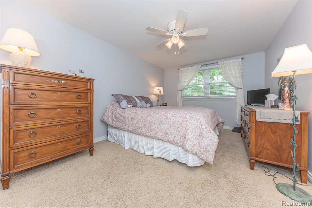 21118 E GLEN HAVEN Circle, Northville, MI 48167 — Photo 12