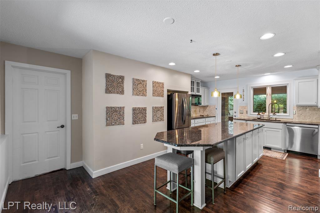 5075 Canyon Oaks Drive, Brighton, MI 48114 — Photo 10