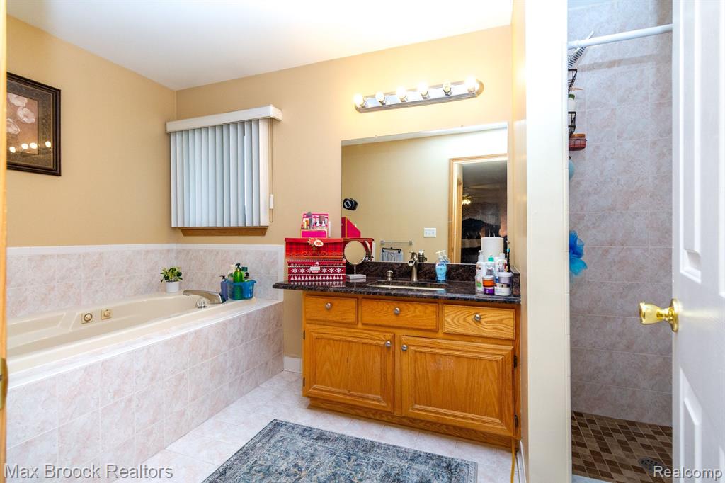 50592 MURRAY Drive, Macomb, MI 48044 — Photo 19