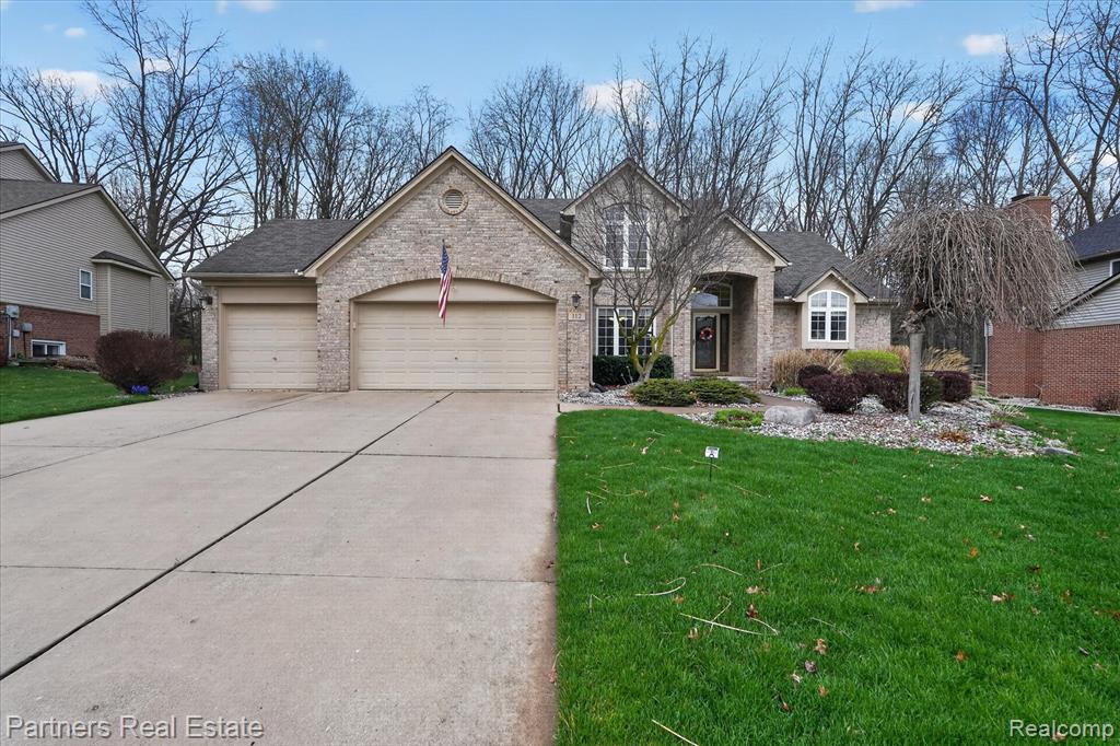 112 Summer Shade Drive, Howell, MI 48843 — Photo 2