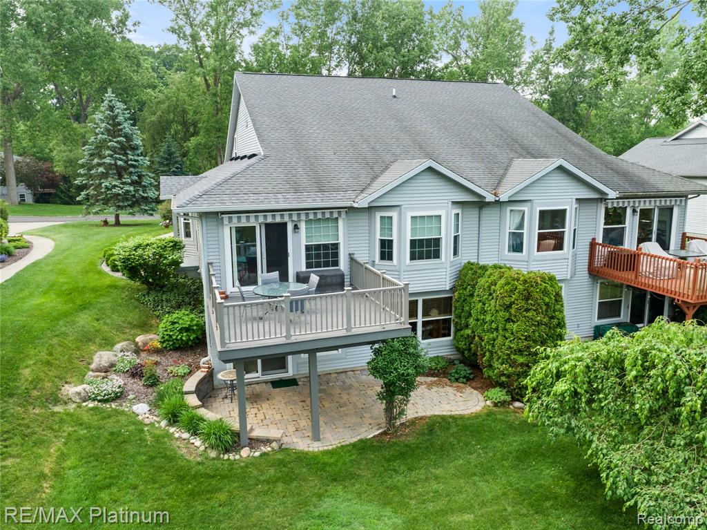2336 Swans Cove, 7, Fenton, MI 48430 — Photo 2