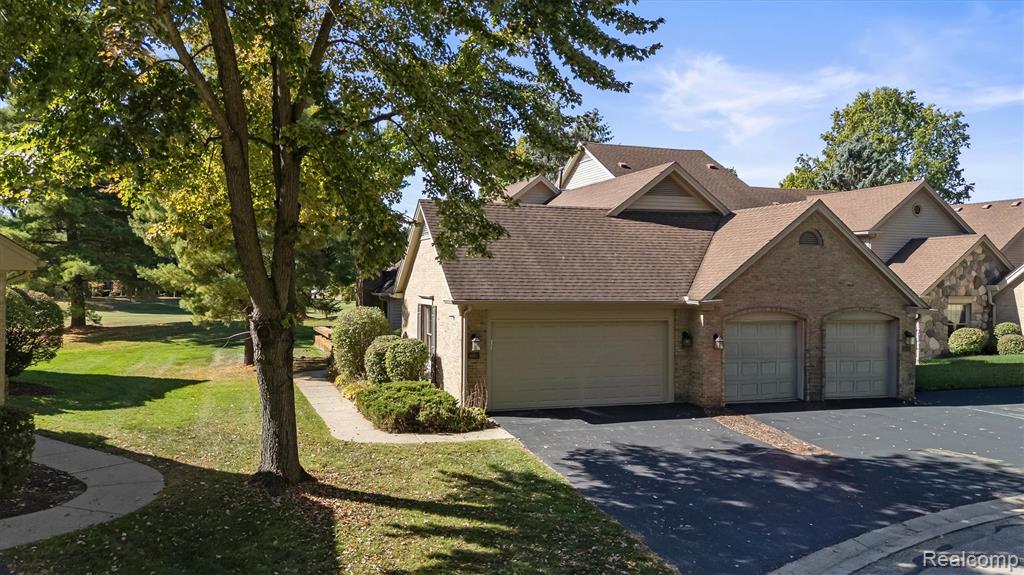 4868 Pine Eagles Court, 1, Brighton, MI 48116 — Photo 2