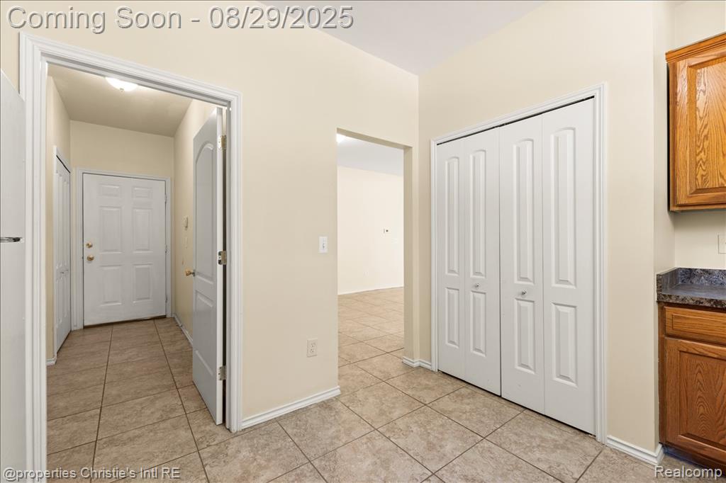 19236 W 11 Mile Road, Lathrup Village, MI 48076 — Photo 12