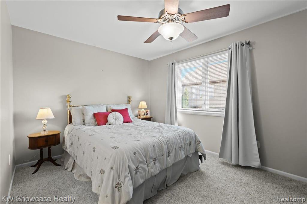 54771 GRENELEFE Circle E, South Lyon, MI 48178 — Photo 27
