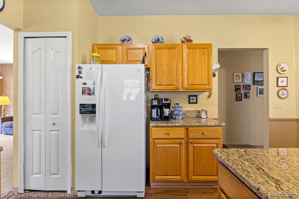 698 Ravencrest Lane, Westland, MI — Photo 12