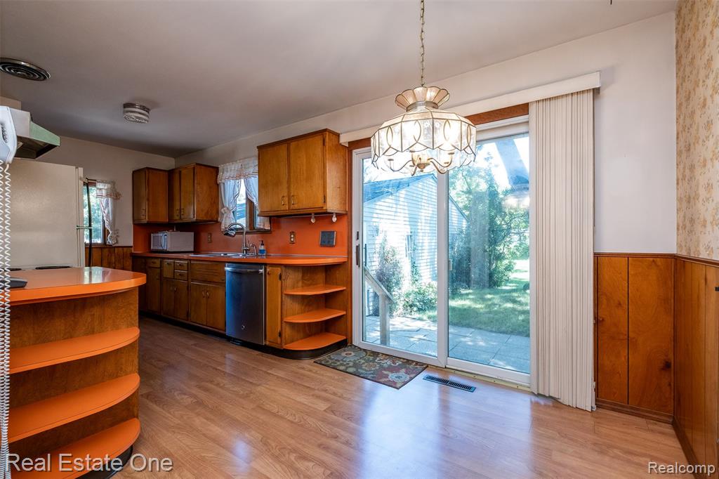 4217 Carmanwood Drive, Flint, MI 48507 — Photo 9