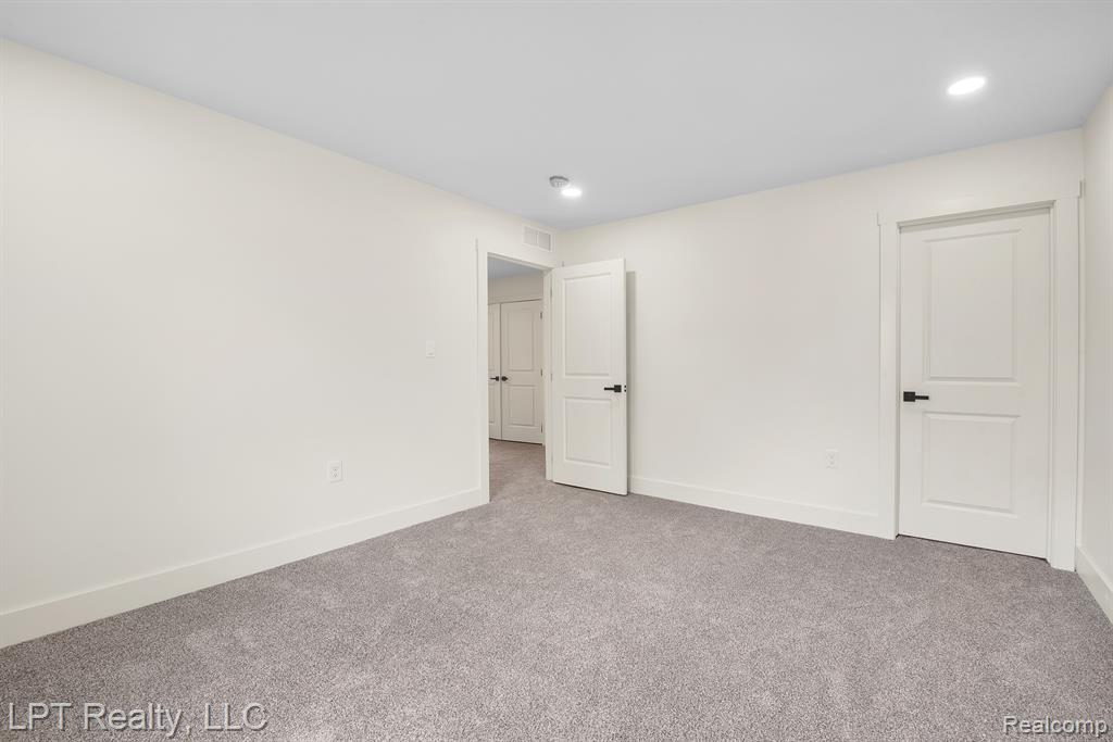 931 E PEARL Avenue N, Hazel Park, MI 48030 — Photo 17