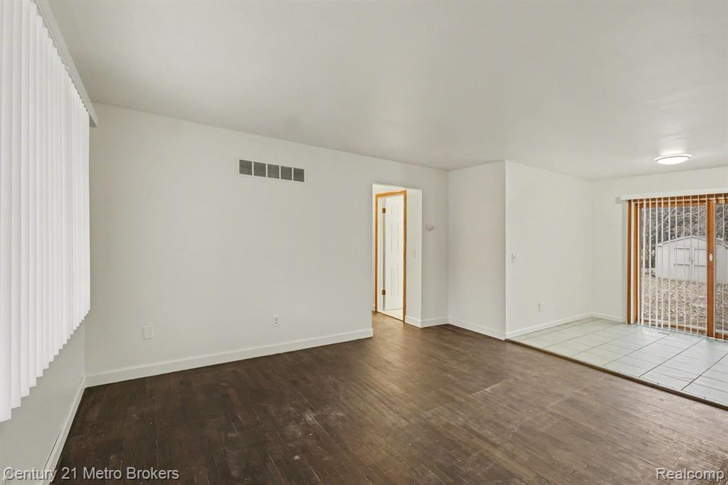 3509 Ridgecliffe Drive, Flint, MI 48532 — Photo 13