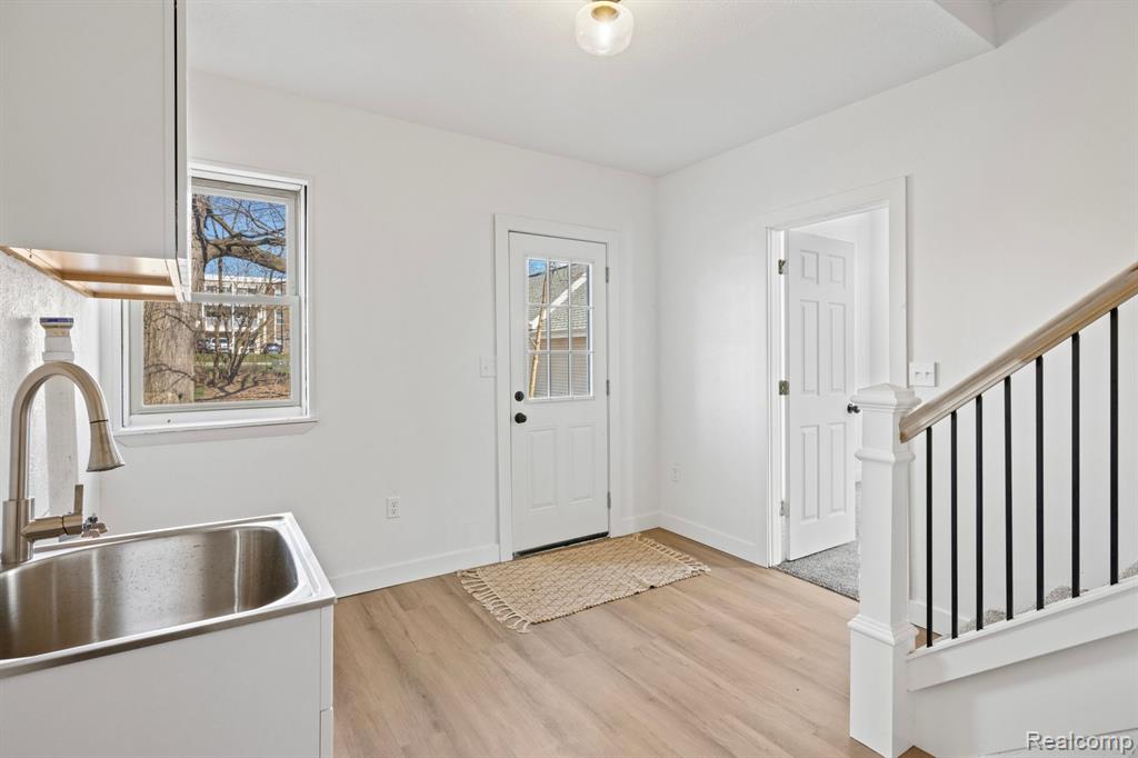 9 S WEST Street, Hillsdale, MI 49242 — Photo 18