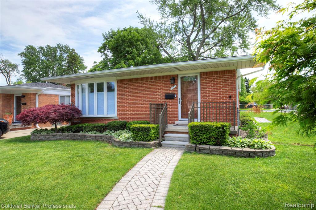 702 Woodlawn Avenue, Royal Oak, MI 48073 — front exterior