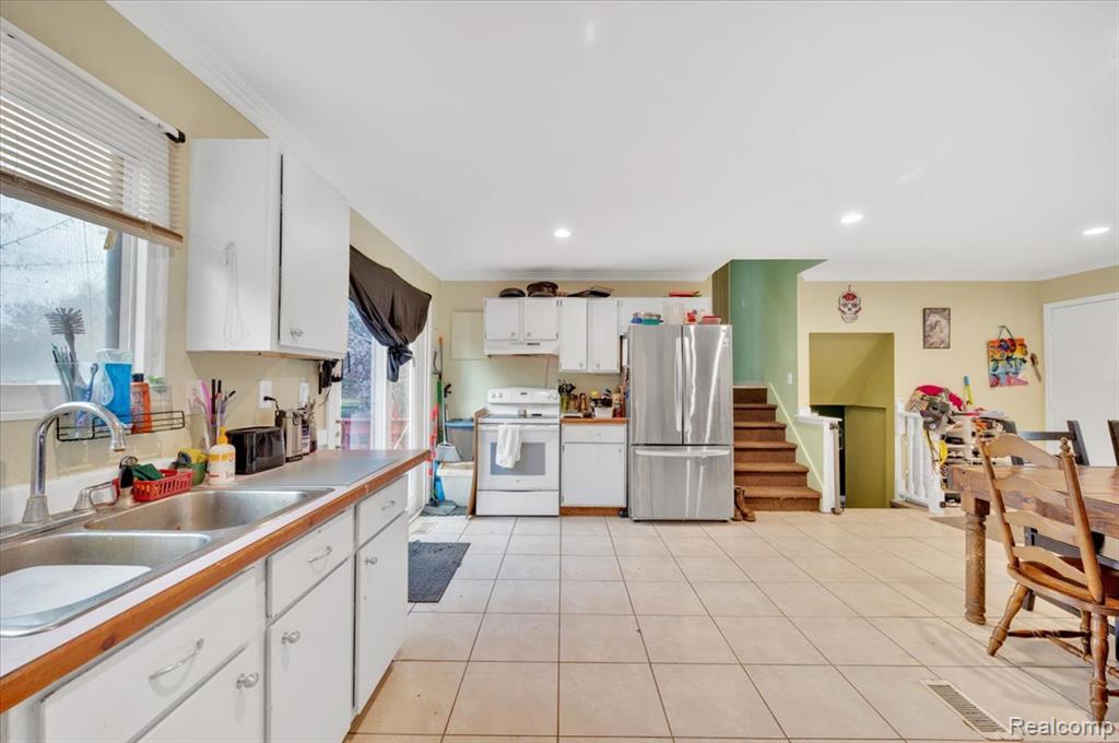 5883 Gracelawn Street, North Branch, MI 48461 — Photo 8