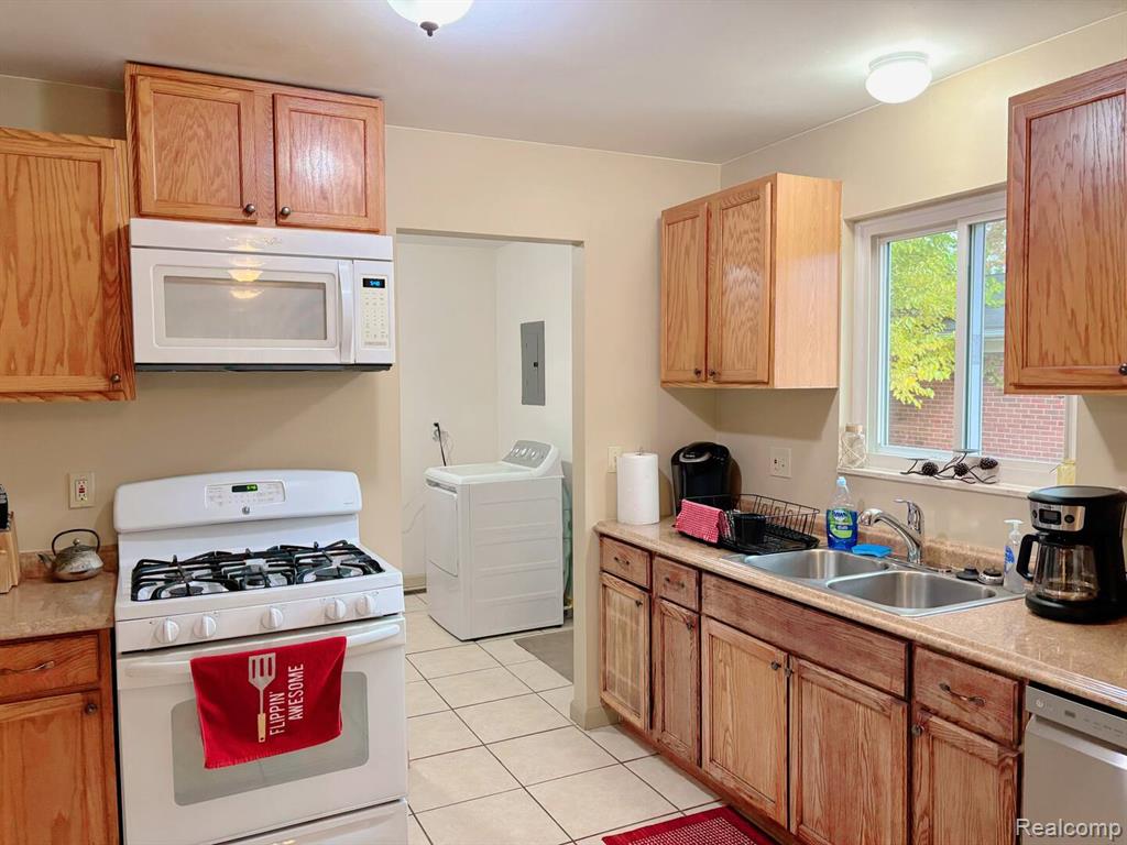 26387 N Alden Street N, Madison Heights, MI 48071 — Photo 10