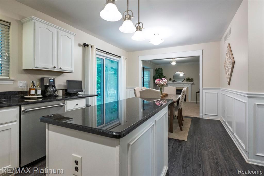 6103 SHADETREE Court, Howell, MI 48843 — Photo 14