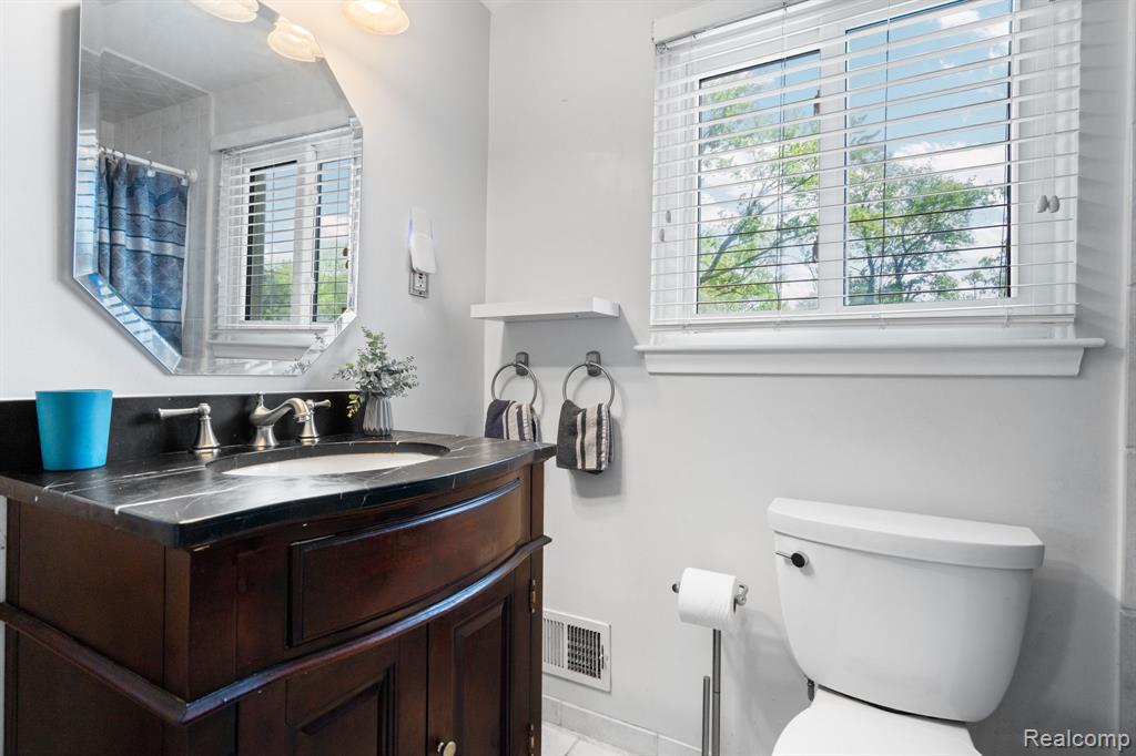 10065 Hart Avenue, Huntington Woods, MI — Photo 27
