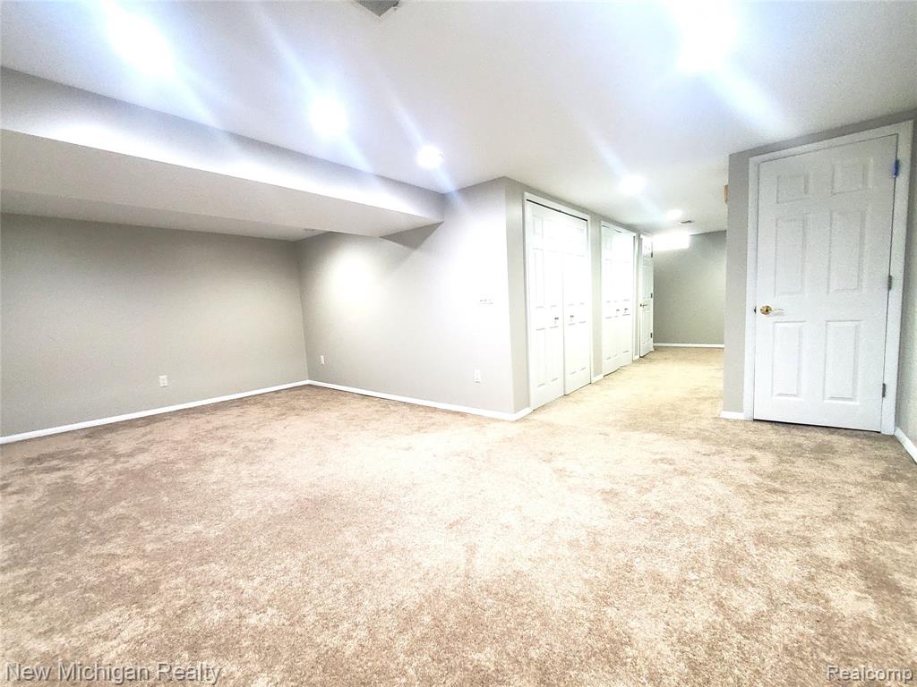 673 Oakbrook W, Rochester Hills, MI 48307 — Photo 28