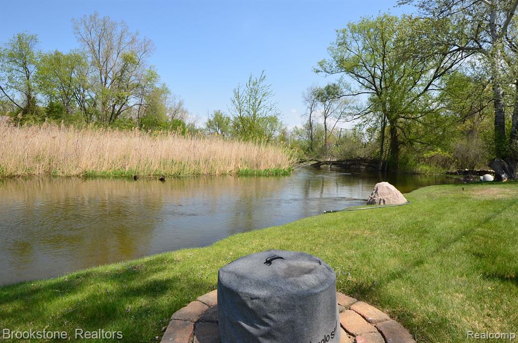 4856 CLINTON WAY Drive, Waterford, MI 48328 — Photo 7