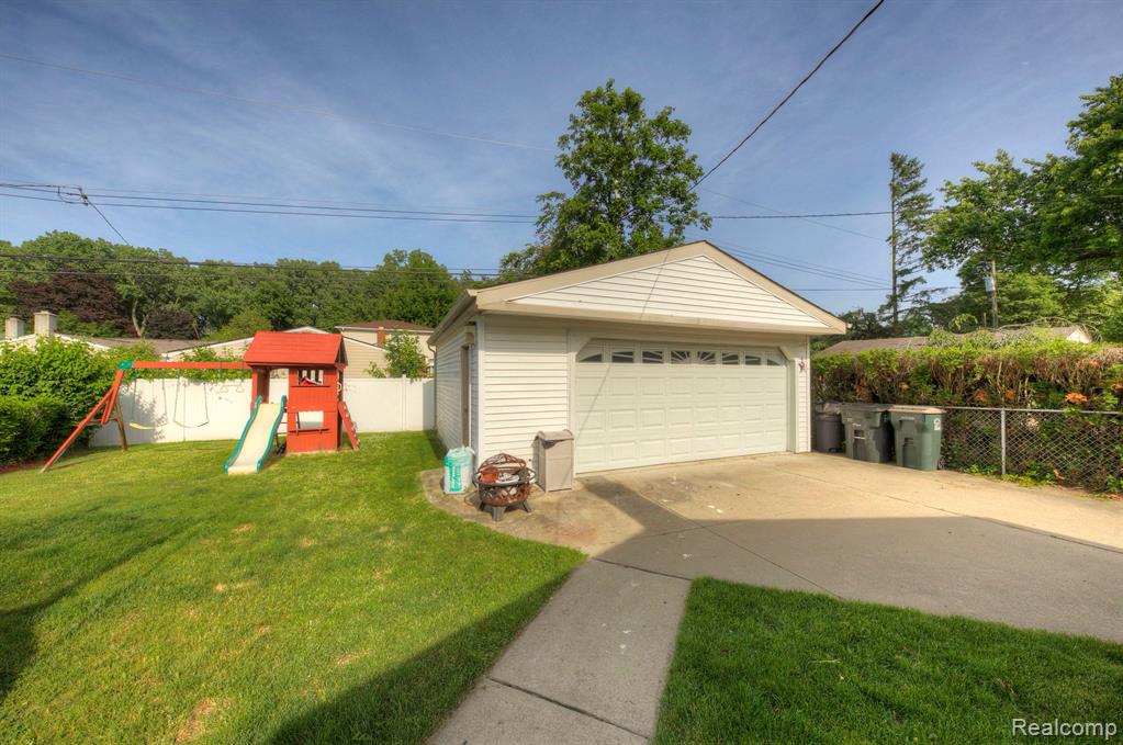 8246 FORREST Drive, Canton, MI 48187 — Photo 31
