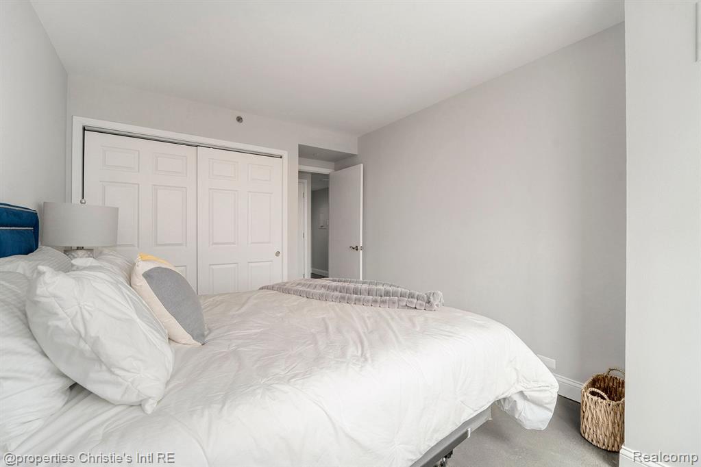 3320 Spinnaker Lane, 9E, Detroit, MI 48207 — Photo 13