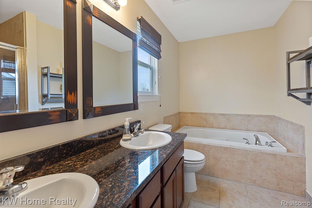 28642 OAKMONTE Circle W, New Hudson, MI 48165 — Photo 28
