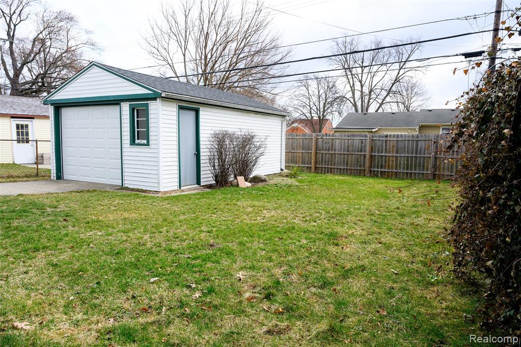 23776 Vassar Avenue, Hazel Park, MI 48030 — Photo 25