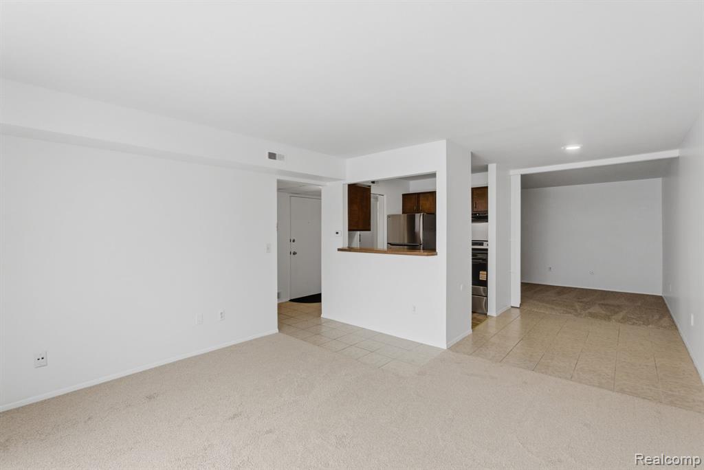 924 Chestnut Hill Drive, F, Auburn Hills, MI 48326 — Photo 3