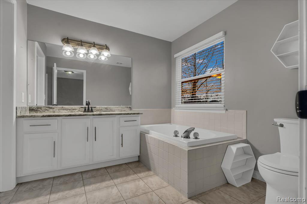 23676 Lori Drive, Flat Rock, MI 48134 — Photo 9