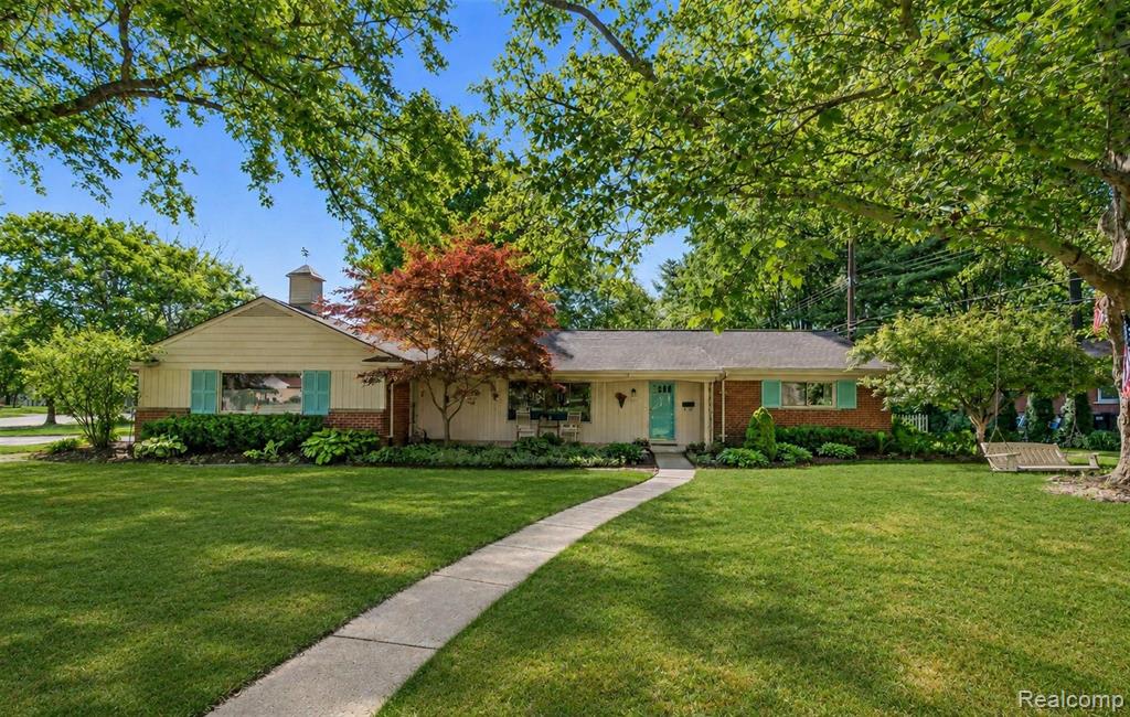 23270 Fleming Drive, Farmington, MI 48335