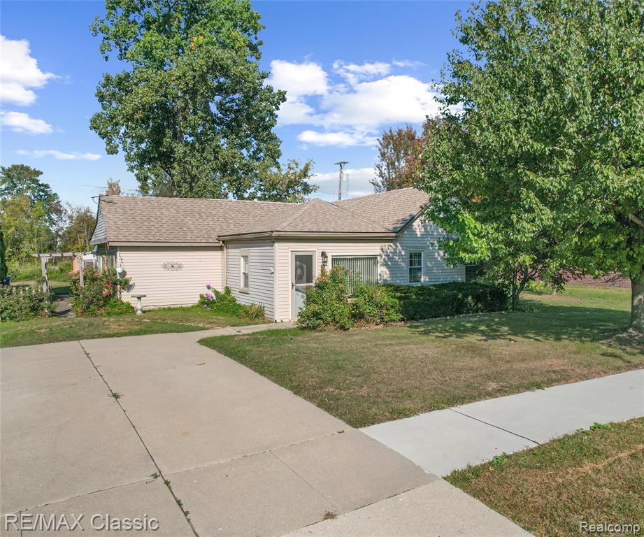 2185 Oakview Drive, Canton, MI 48187 — front exterior