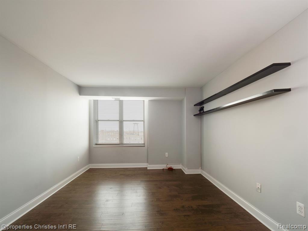 250 E Harbortown Drive, 805, Detroit, MI 48207 — Photo 14