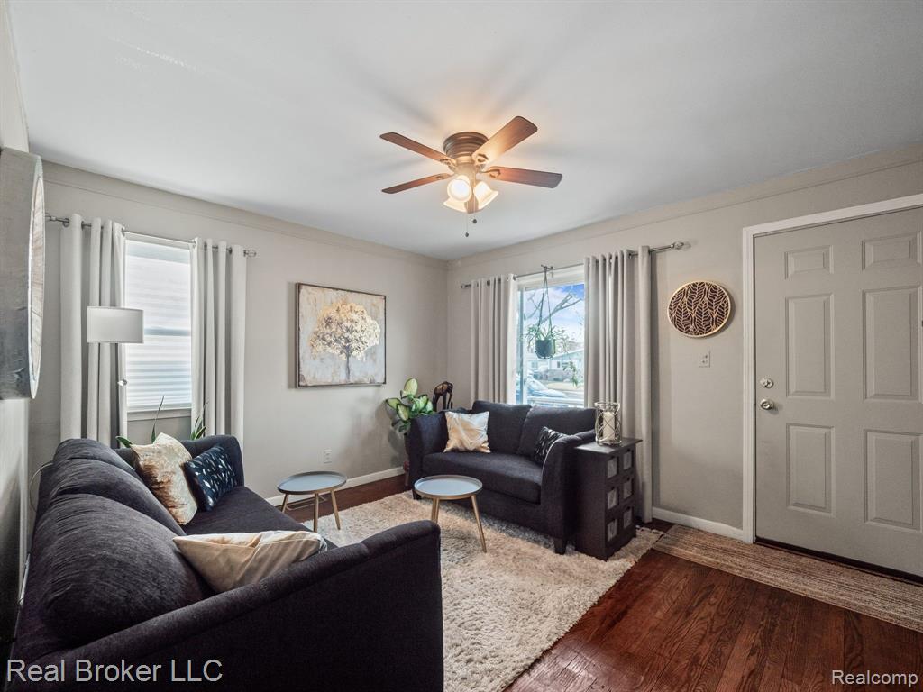 963 E MADGE Avenue, Hazel Park, MI 48030 — Photo 13
