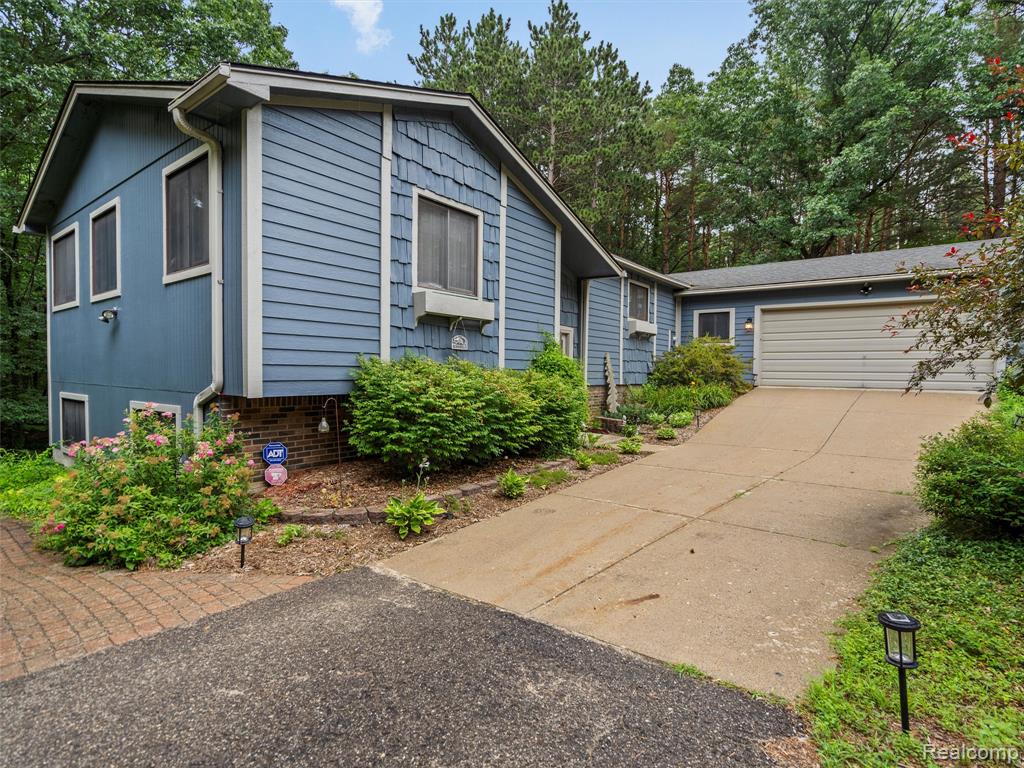 370 Wolfe Road, Ortonville, MI 48462 — Photo 21
