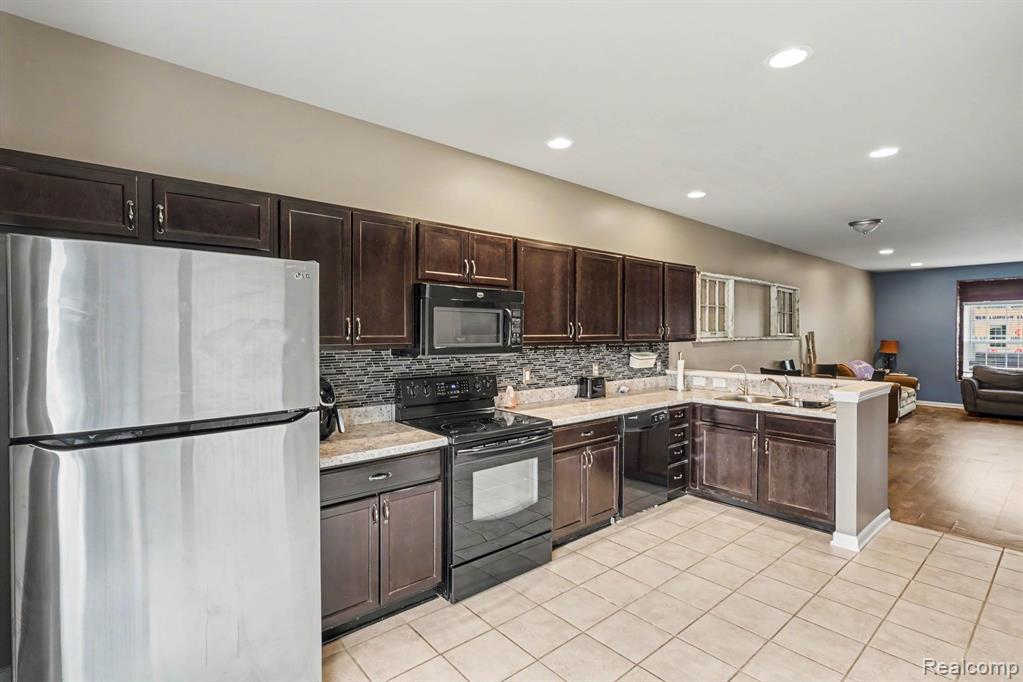 2234 Knotty Pine Trail, Howell, MI 48855 — Photo 9
