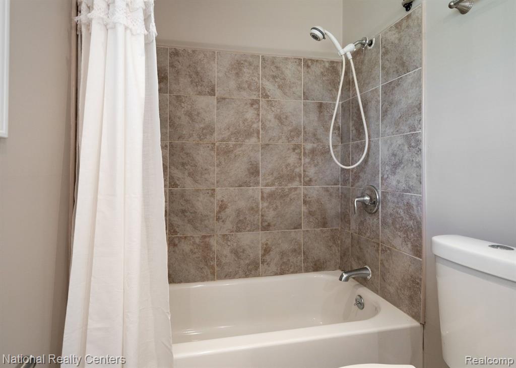 40960 MOORINGSIDE, Novi, MI — Photo 18