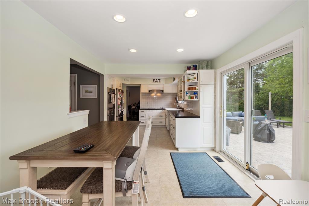 6247 Carpathian Court, West Bloomfield, MI 48324 — Photo 11