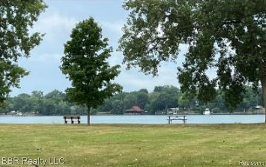 5485 GREENWAY Drive, Trenton, MI, 48183