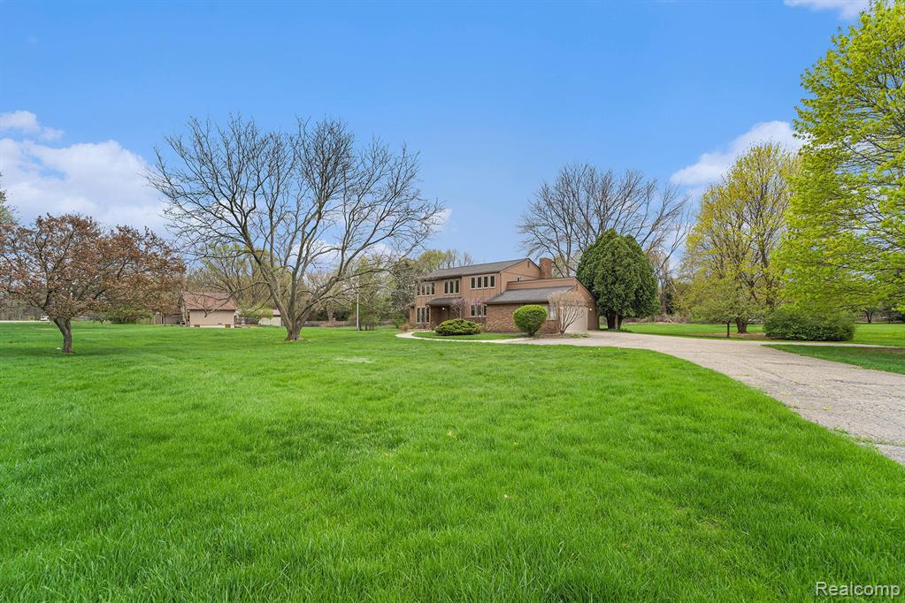 8165 Holcomb Road, Clarkston, MI 48348 — Photo 3