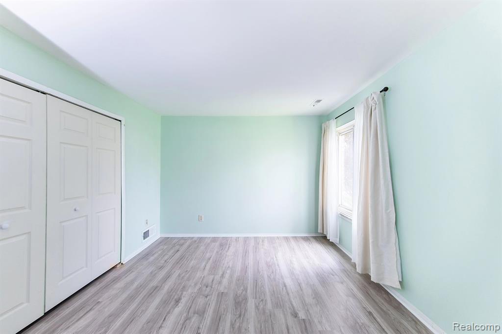 31993 W 12 Mile Road, 109, Farmington, MI 48334 — Photo 13