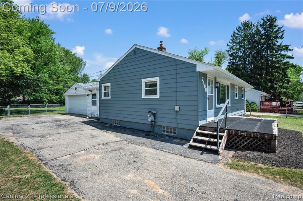 7168 Wedworth Street, Waterford, MI 48327 — Photo 5