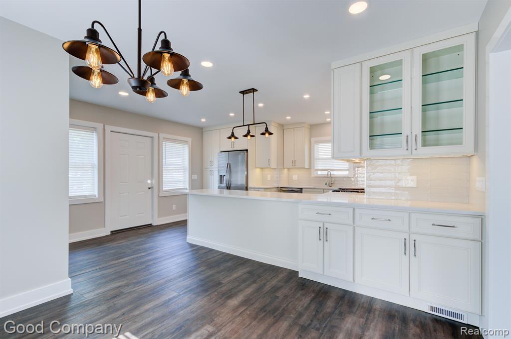 530 W HAZELHURST Street, Ferndale, MI 48220 — Photo 17
