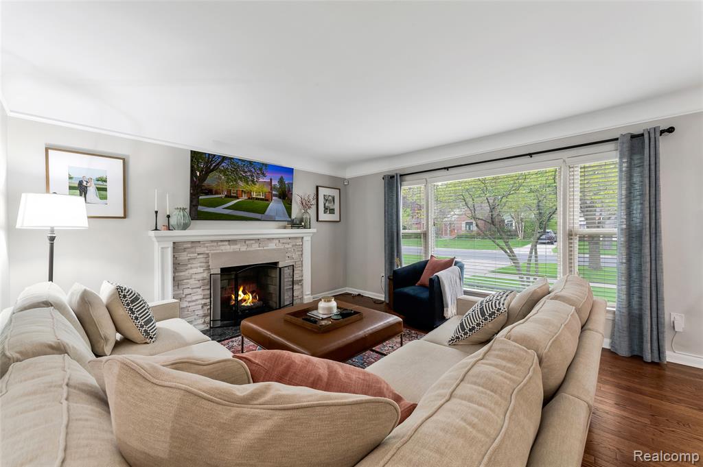10054 Lincoln Drive, Huntington Woods, MI — Photo 10