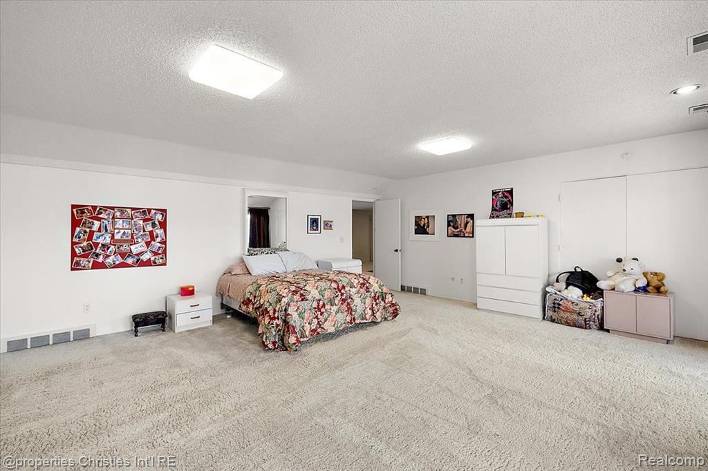 1808 Moors Court, Bloomfield Hills, MI, 48302