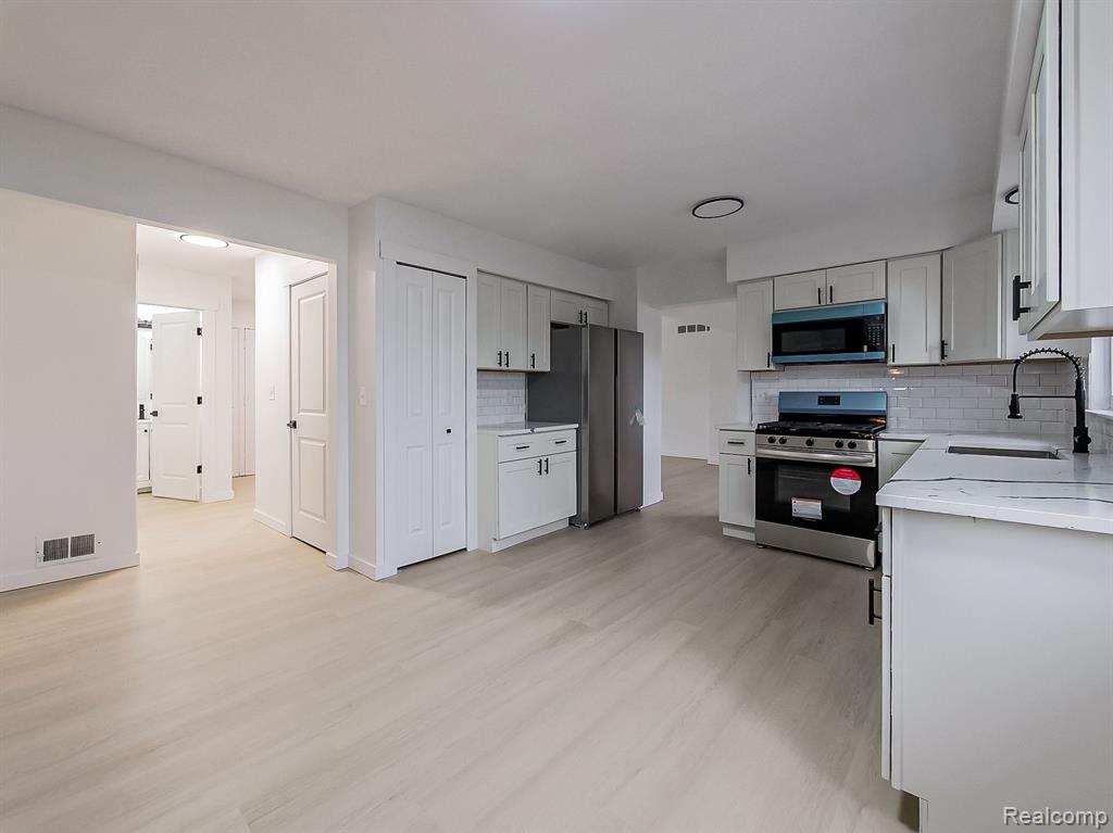 42484 MAJESTIC, Canton, MI 48188 — Photo 7
