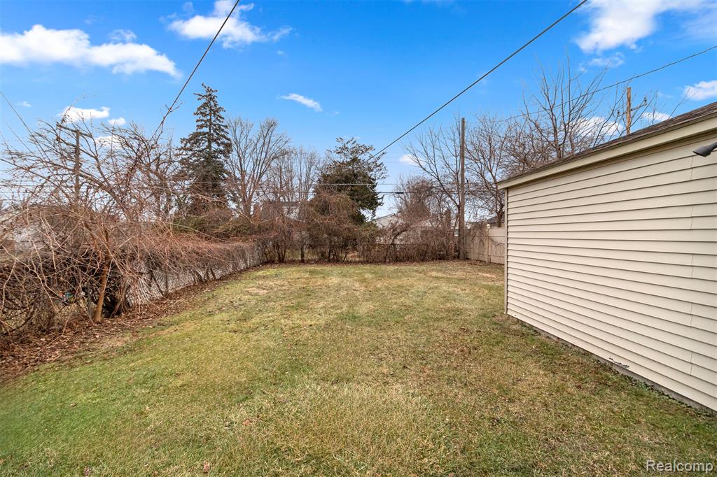 5939 Robindale Avenue, Dearborn Heights, MI 48127 — Photo 23