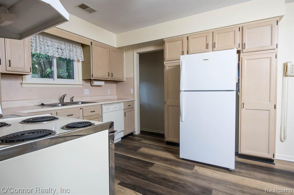 905 Virginia Avenue, Marysville, MI 48040 — Photo 12