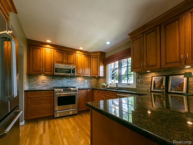 4923 Dusk Drive, Utica, MI 48316 — Photo 12