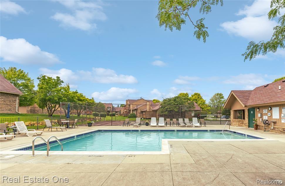 6121 Westbrooke Drive, 7, West Bloomfield, MI — Photo 24