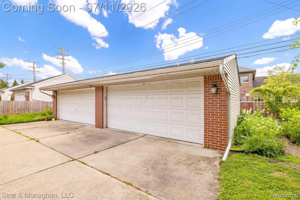 679 NEFF Road, Grosse Pointe, MI 48230 — Photo 45