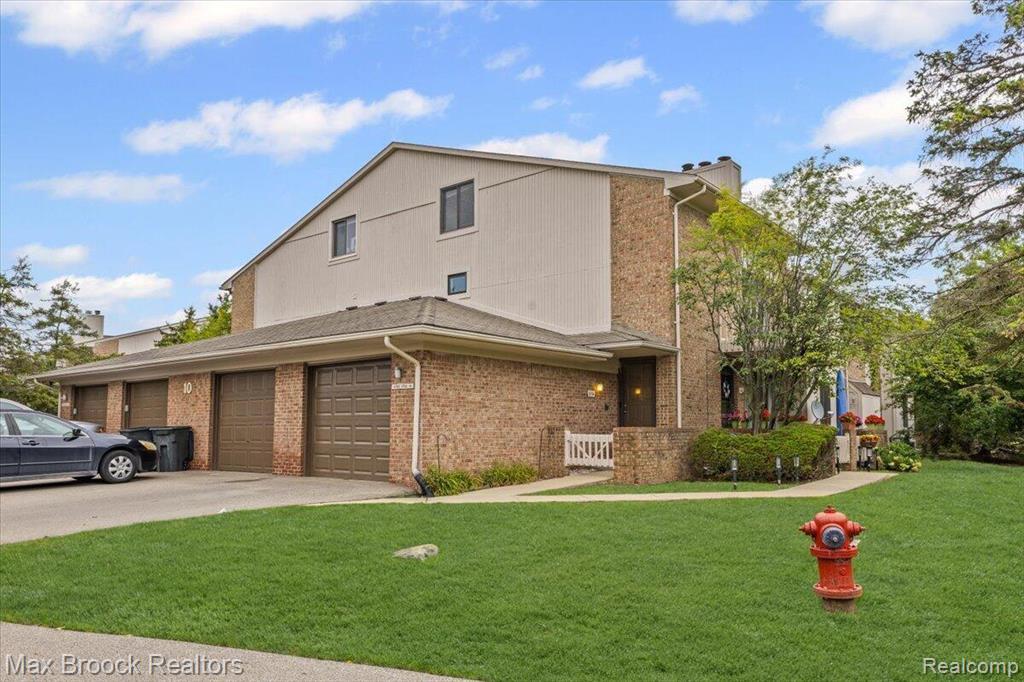 6670 Maple Lakes Drive, West Bloomfield, MI — Photo 4