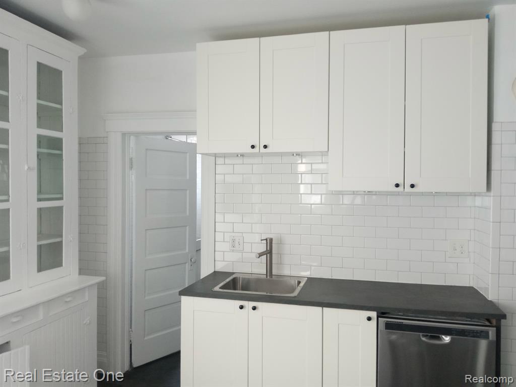 2454 Florian Street, Hamtramck, MI 48212 — Photo 8