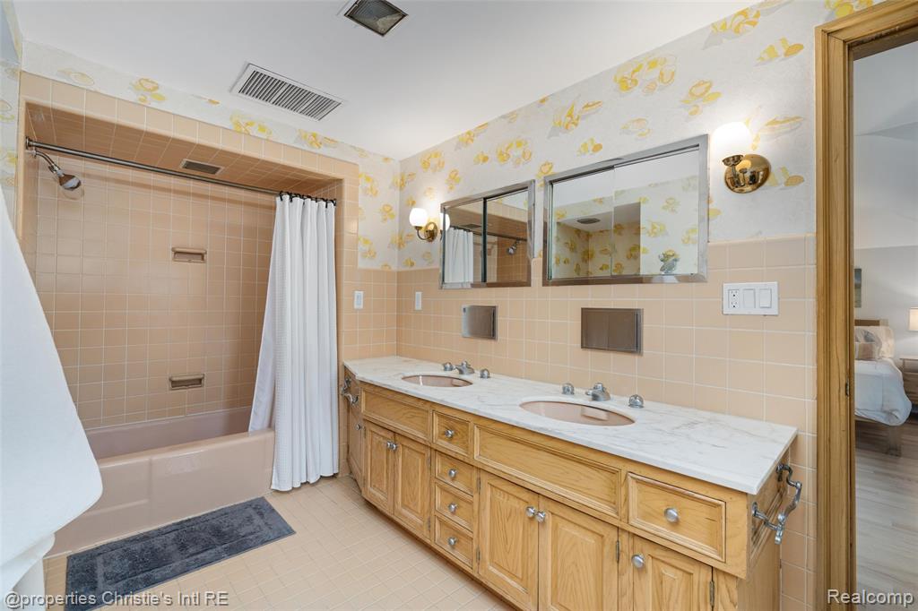 1925 Wellesley Drive, Detroit, MI 48203 — Photo 42